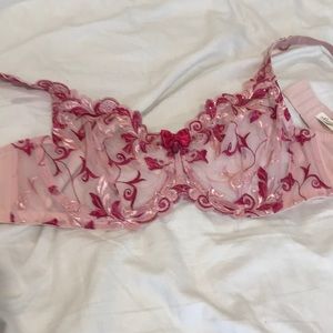 Never worn Soma bra 38D